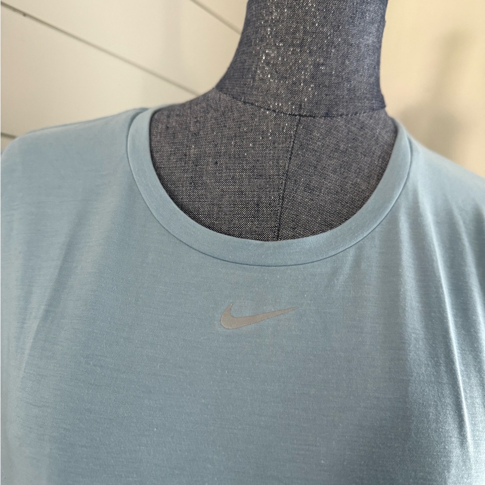 Nike Light Blue Workout Top - Picture 2 of 5